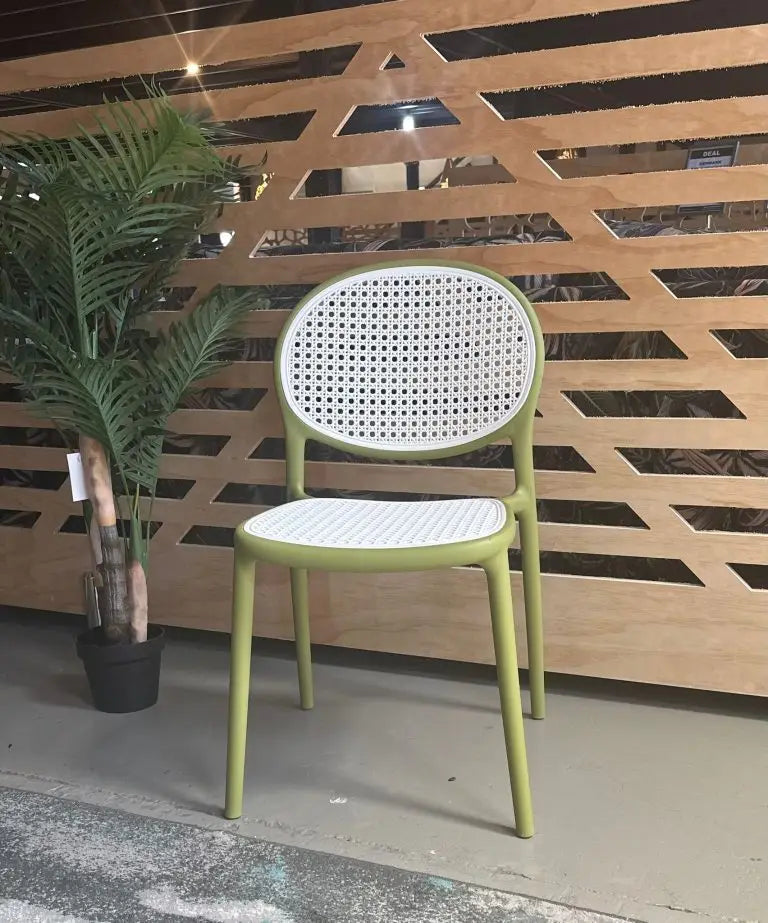 PLASTIC ROUND CHAIR