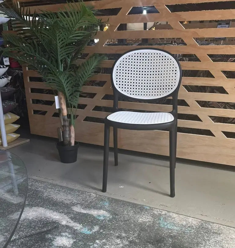 PLASTIC ROUND CHAIR